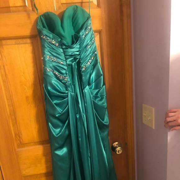Prom dress - Picture 2 of 3